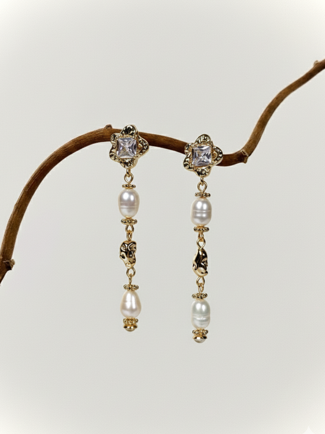 Artemis Sallantılı İnci Küpe