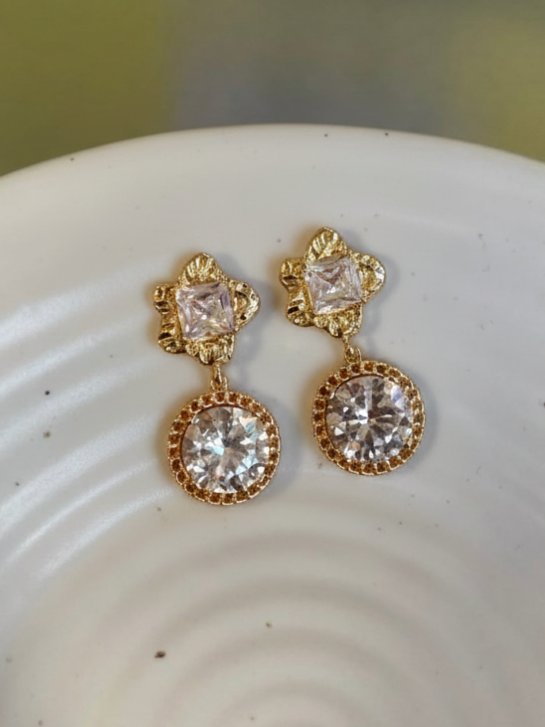 Leona Zirkon Sallantılı Küpe