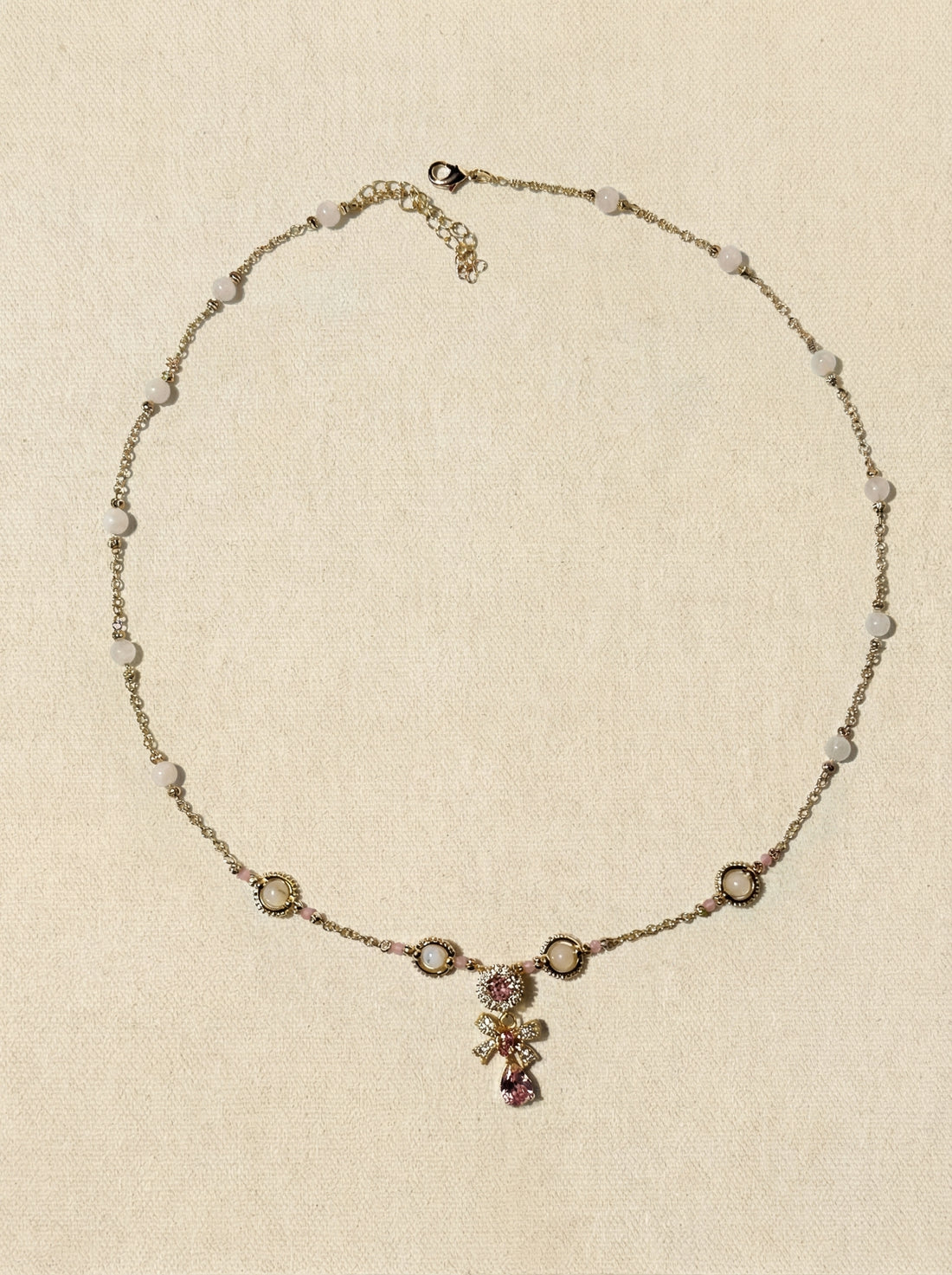 Alessia Pembe Kuvars & Aytaşı İşlemeli Zincir Kolye