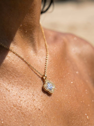 Lumière Solitaire Kolye