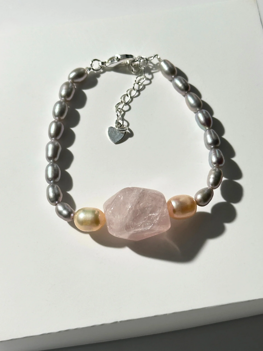 Daira Doğal Taş Detaylı Gri İnci Bileklik