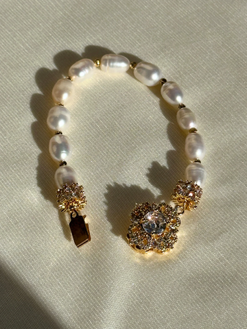 Helen Kristal Çiçek Detaylı İnci Bileklik