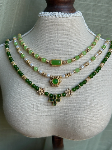 Lamia Vintage Çiçek Uçlu Yeşim Taşı Kolye