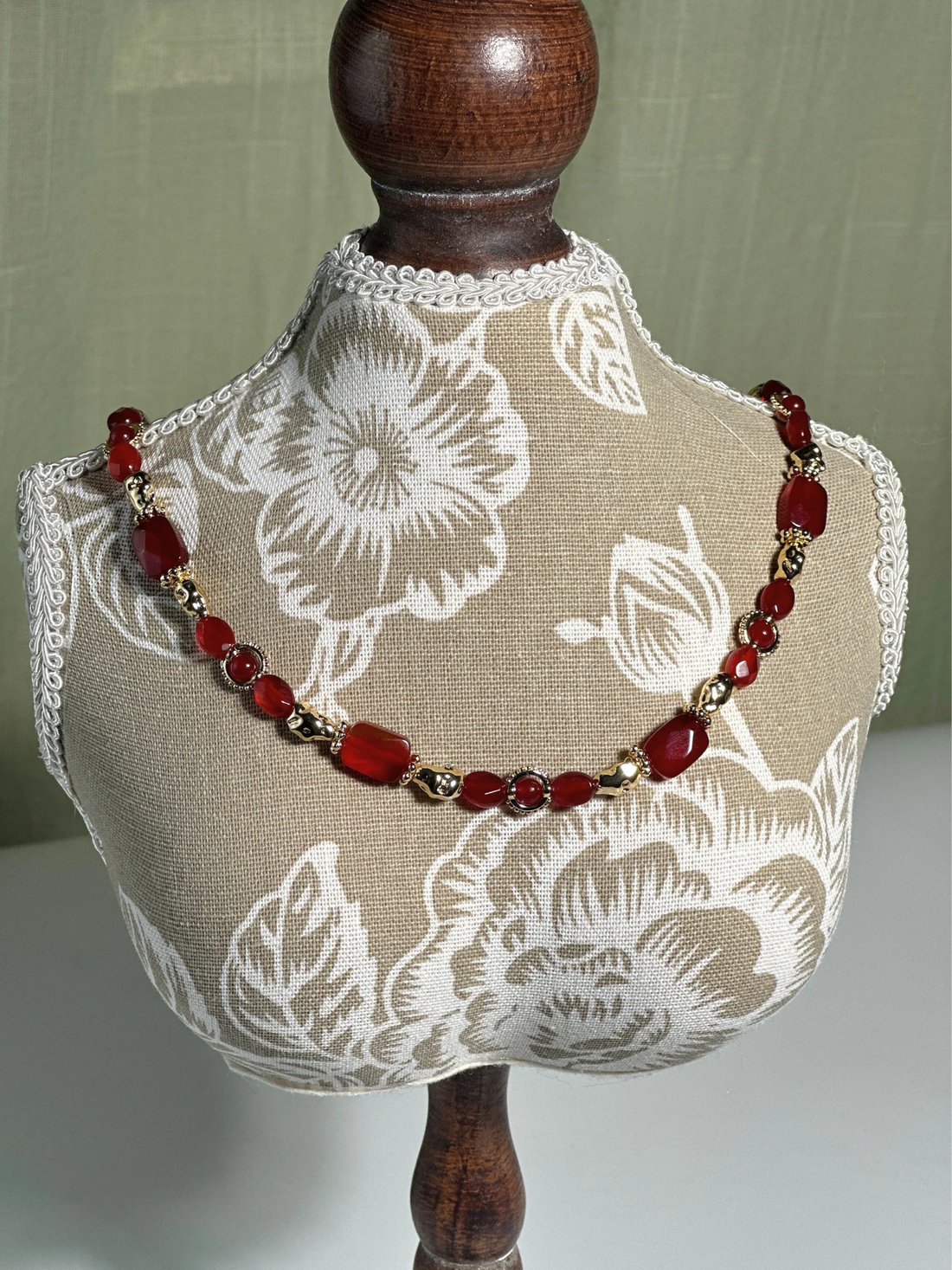 Athena Altın Detaylı Yakut Kolye