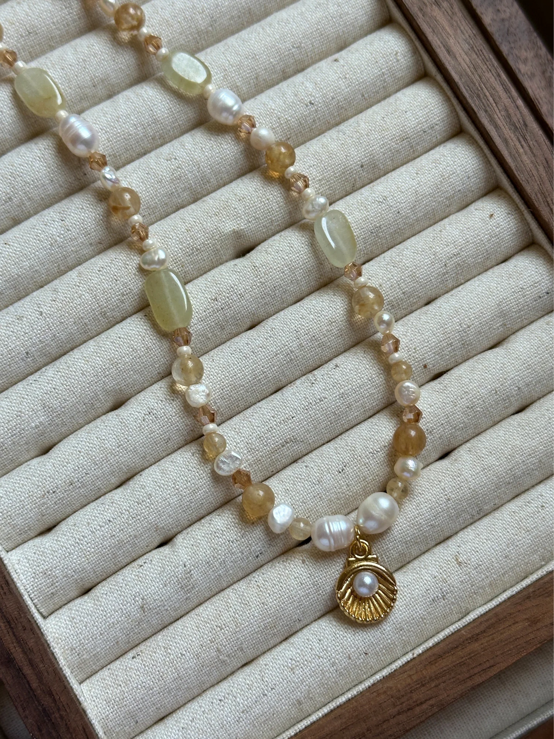 Tessa Sitrin & İnci Kolye