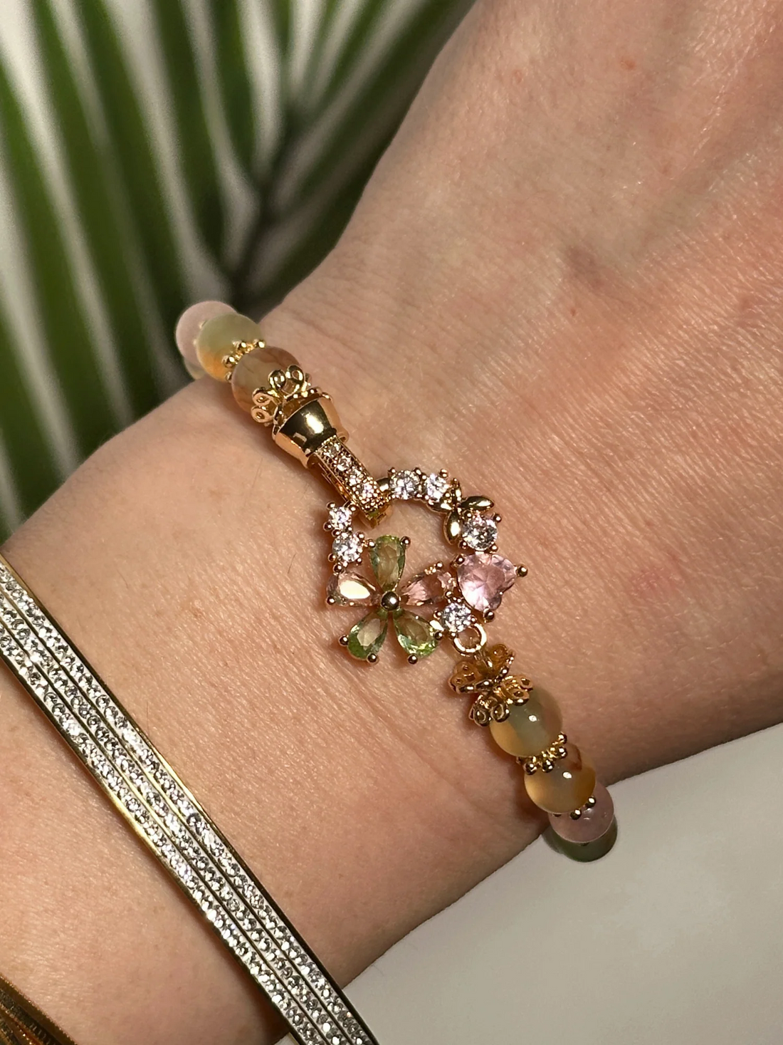 Leila Kristal Çiçek Kapama Doğal Taş Bileklik